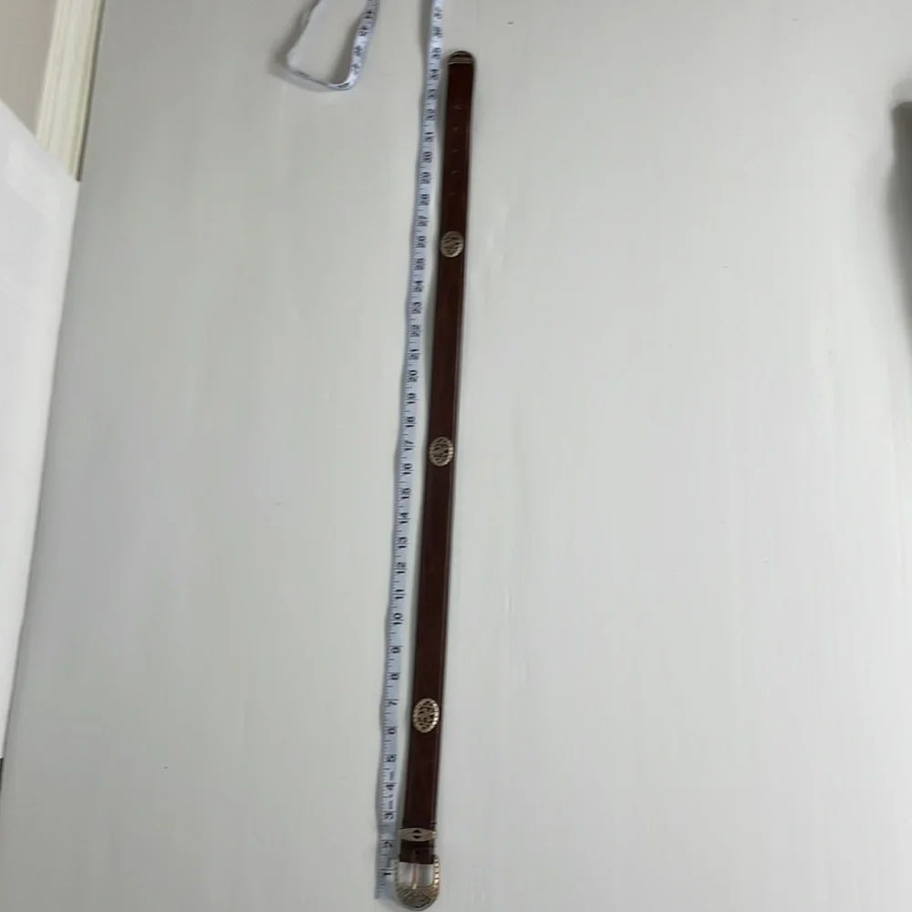 27-31” Liz Claiborne leather belt aged distressed metal